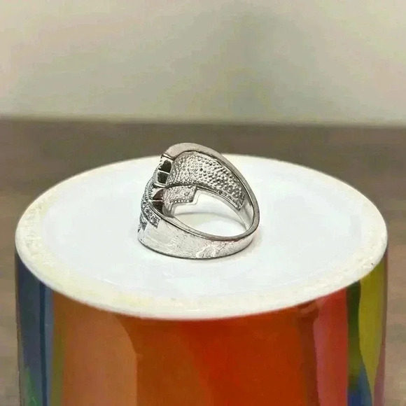 Silver Tone Crystal Studded Fashion Ring Size 6 - Picture 4 of 6